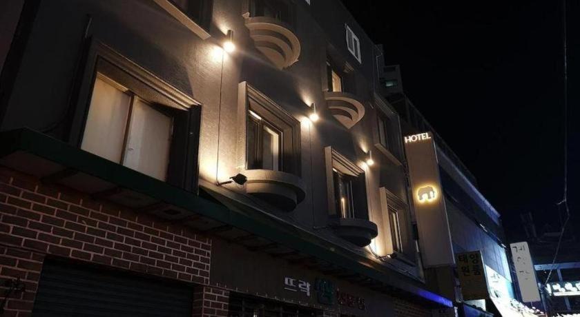 Hotel Elephant Пусан Экстерьер фото